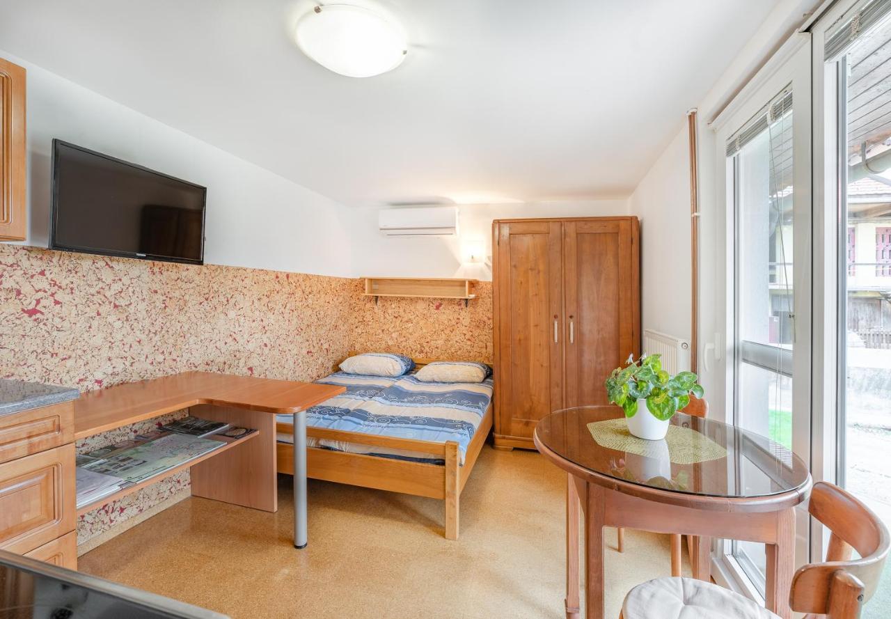 Fortun Estate - Apartmaji Ob Reki Kolpi Метлика Экстерьер фото