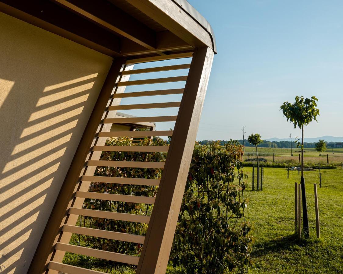 Fortun Estate - Apartmaji Ob Reki Kolpi Метлика Экстерьер фото
