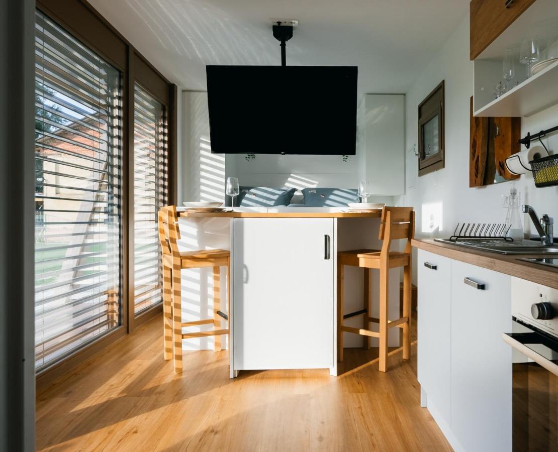 Fortun Estate - Apartmaji Ob Reki Kolpi Метлика Экстерьер фото