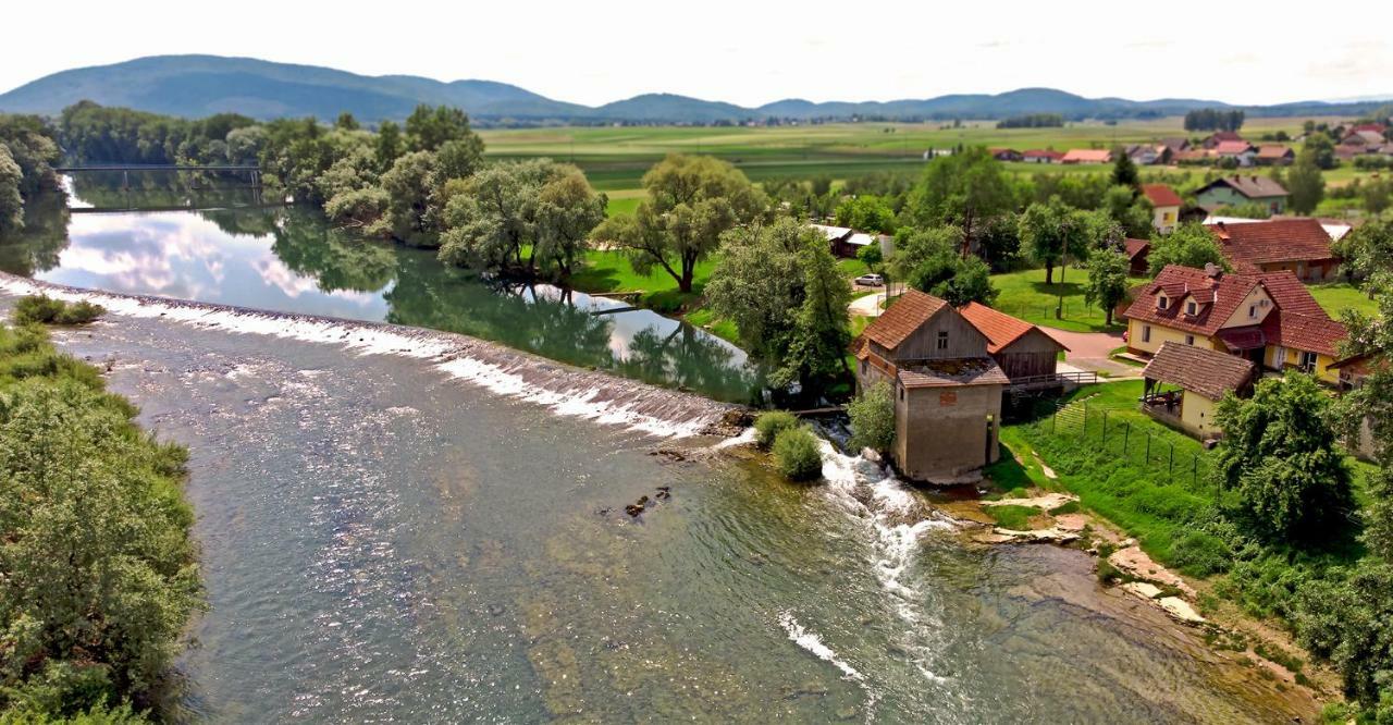 Fortun Estate - Apartmaji Ob Reki Kolpi Метлика Экстерьер фото