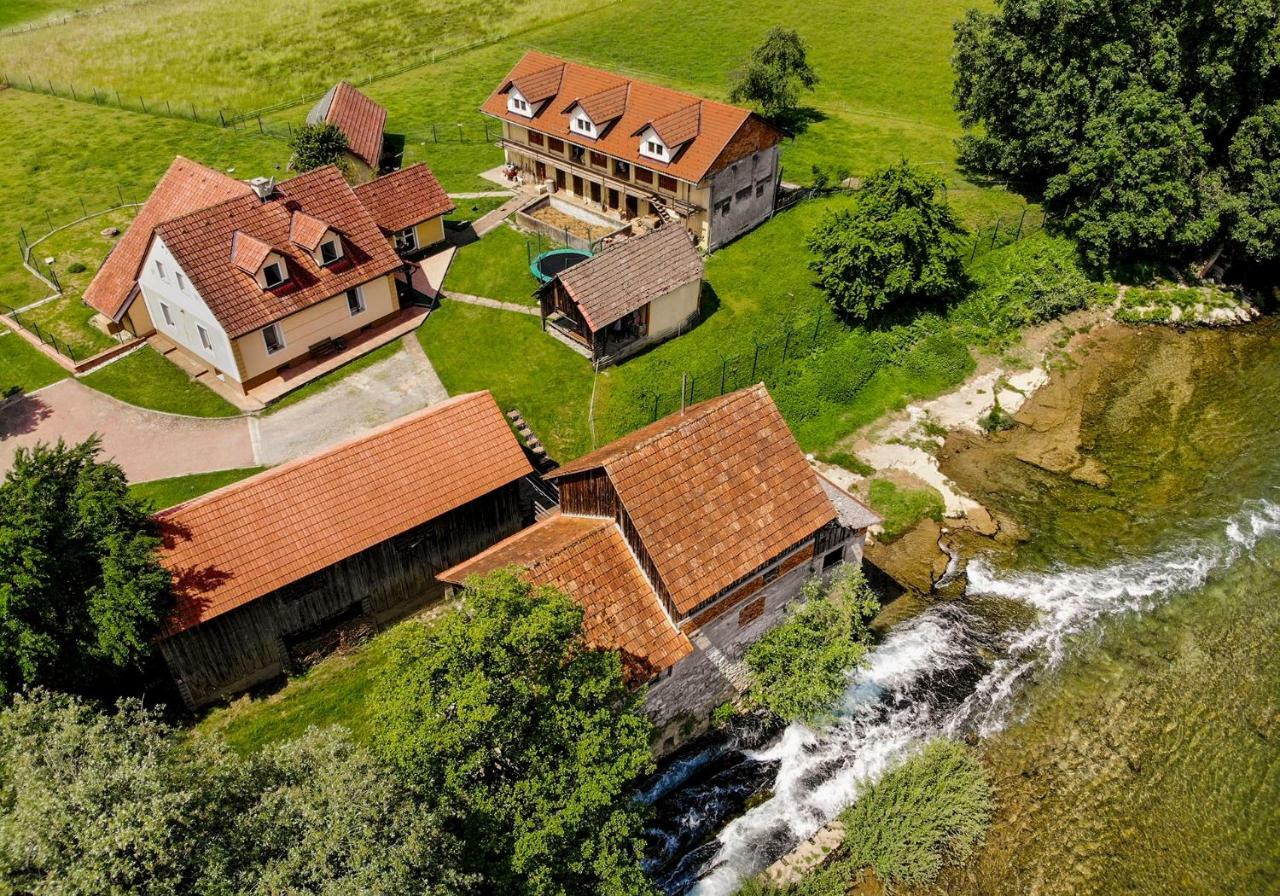 Fortun Estate - Apartmaji Ob Reki Kolpi Метлика Экстерьер фото